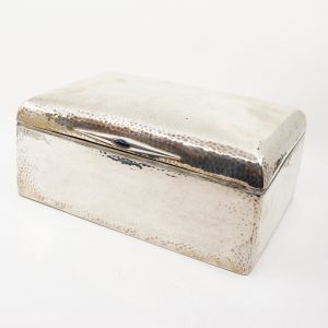 Smyckeskrin S830 bruttovikt 746,3g, delvis trä