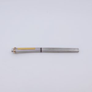 Kulspetspenna Cartier must de silverfärgad metall Nr 440997 Längd ca 14cm i ask utan cert