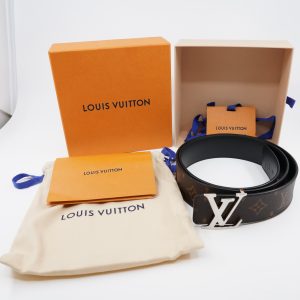 Bälte Louis Vuitton Initiales 40mm Reversible, 110x4cm med dustbag, kvitto och box, bruksskick