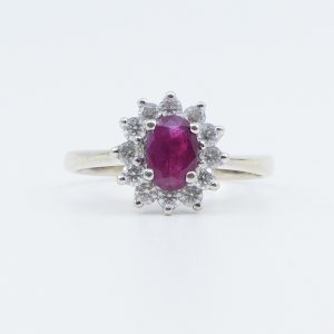 Ring Vitguld 14K 3,4g Ø17,5 med stenar