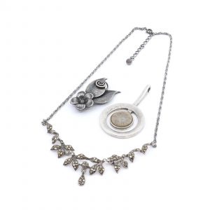 Smycken i silver S830 36,6g, Hänge av Inga-Britt "Ibe" Dahlquist, Brosch och Collier
