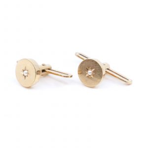 Kragknappar Guld 18K 3,2g Bredd 8/19mm Höjd 6/10mm med odlade pärlor