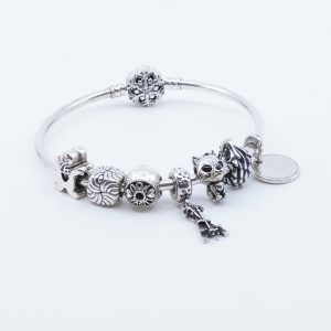 Armring Silver S925 32g Diameter 5,5cm med berlocker