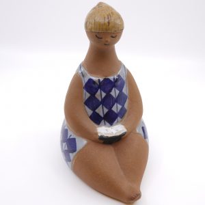 Figurin "Amalia" Lisa Larson keramik skada vid lår och tillverkningsskada höjd ca17cm