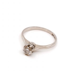 Ring Guld 18K 2,7g Ø17¼ vitguld med diamant graverad 0,40ct