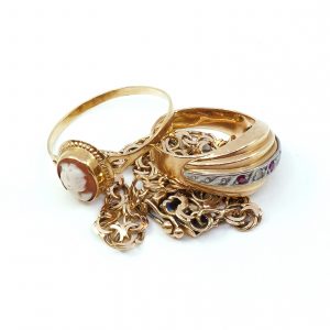Investeringsguld 18K 7,6g med Camé & stenar