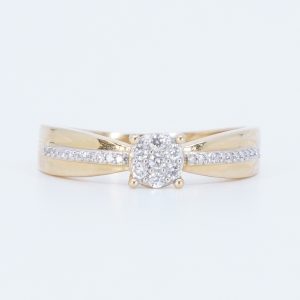 Ring Guld 18K 2,6g Ø18, med diamanter 22x ca 0,005ct, 6x ca 0,01ct, 1x ca 0,02ct