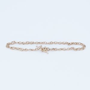 Armband Bismarck Guld 18K 4,8g Längd 19cm Bredd 4mm , skevt och defekt.