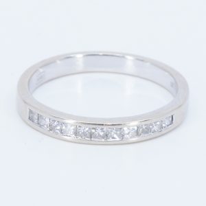 Ring vitguld Guld 18K 3,1g Ø18,25, med diamanter 11x ca 0,03ct