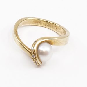 Ring Guld 14K 4,9g Ø17½ med pärla och diamanter 5xca0,005ct