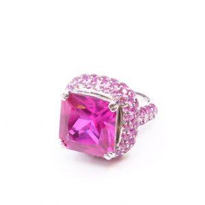 Ring Vitguld 18K 17,7g Ø16,25mm med rosa stenar