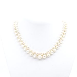 Pärlcollier tvåradigt med silverlås S925 31,9g längd: 57cm Ø pärlor: 3-8mm