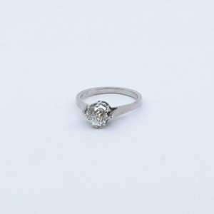 Ring vitguld 14K 2,7g Ø16,5 med diamant 1xca0,80ct, gul ton, kulett av