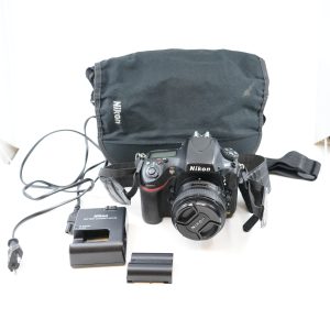 Kamerahus Nikon D800 med Objektiv (AF-S 50mm) och tillbehör, i bruksskick men ej funktionstestat